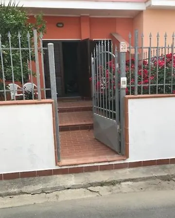 فندق مبيت وإفطار Il Roseto بلدية آسميني